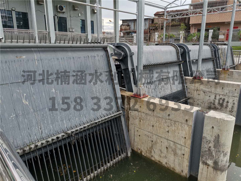 佛山鹽步泵站回轉(zhuǎn)式清污機輸送機安裝案例